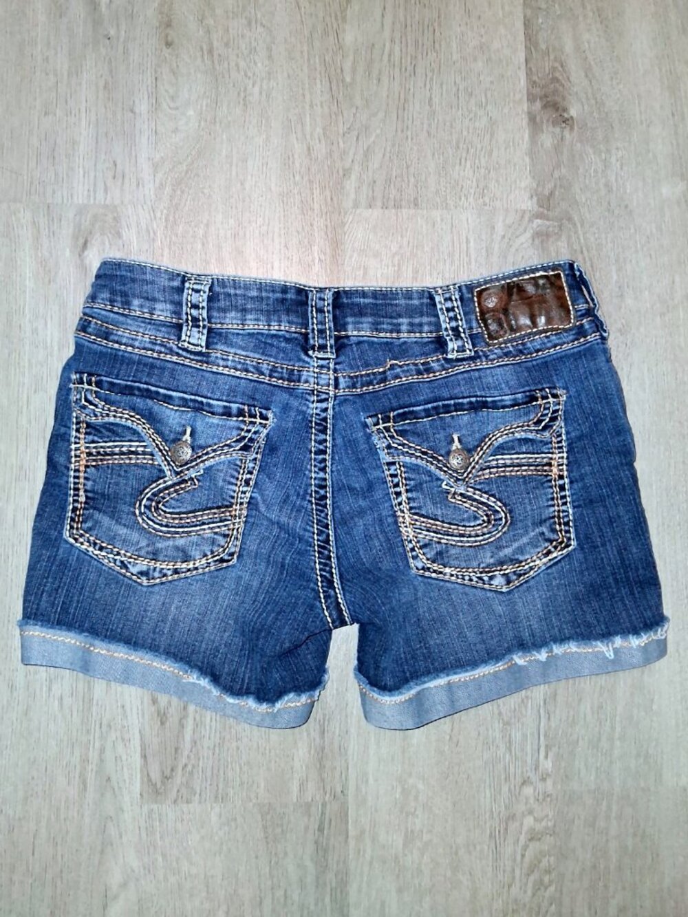 Silver Jeans McKenzie Shorts Size 30 Distressed Denim Embroidered Flap Pockets